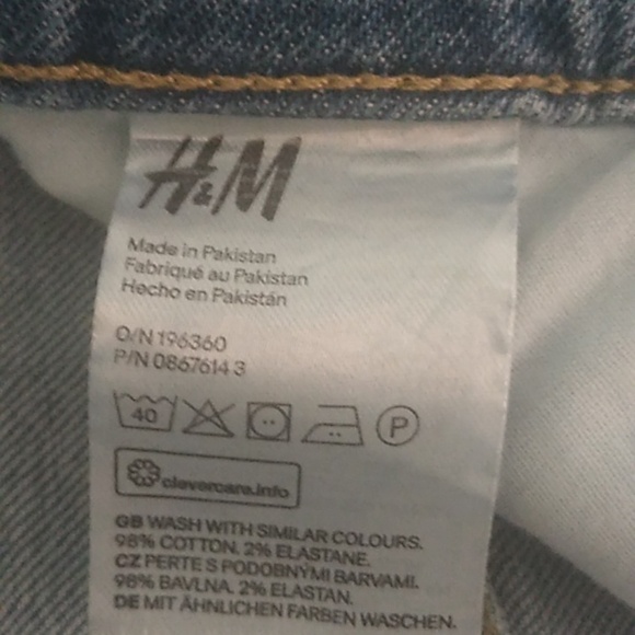 H&M ADJUSTABLE, CUFFED, HIGH WAIST, 4", MOM DENIM JEAN SHORTS - Picture 6 of 9